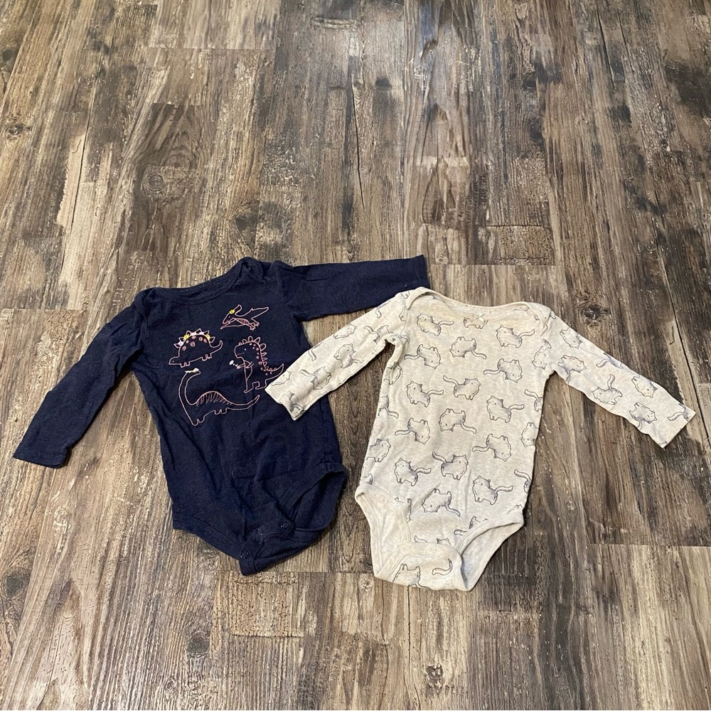 ❌SOLD❌ Free Add On - onesies 18M